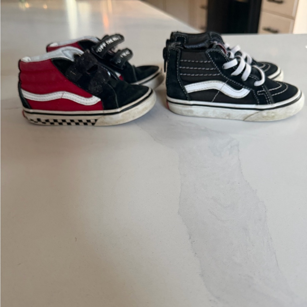 Vans Kids High-Top Sneakers - Black and Red